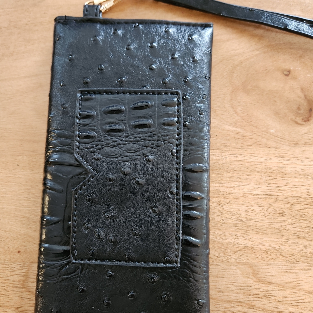 Black Exotic Mixed-Texture Envelope Clutch & Wristlet​Elevate your accessory ga - Picture 6 of 7